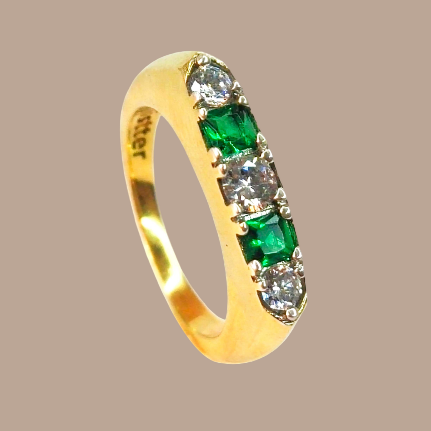 McAllistter – 22 Carat Gold Polished 925 Sterling Silver white and green diamond Ring.