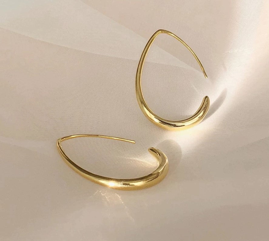 McAllistter – 18K Gold-Plated C Shaped Earring.