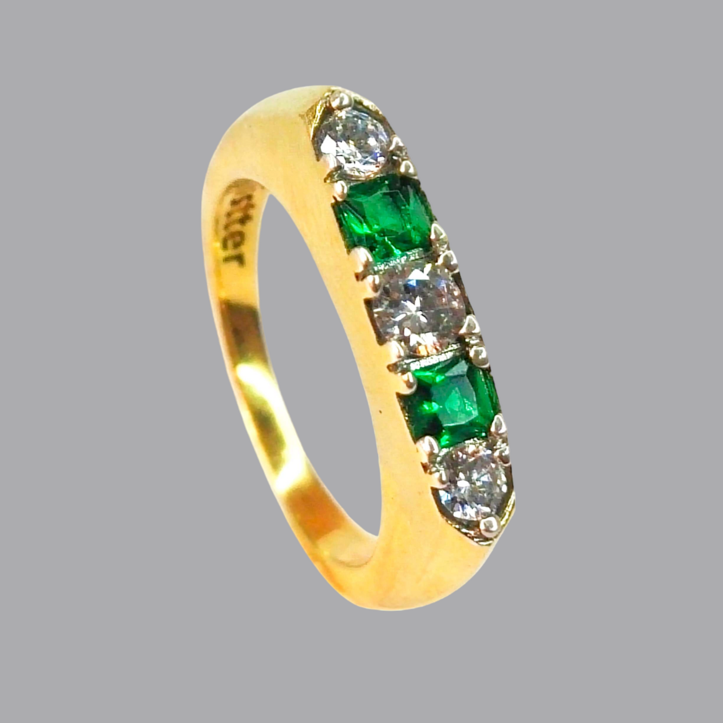 McAllistter – 22 Carat Gold Polished 925 Sterling Silver white and green diamond Ring.