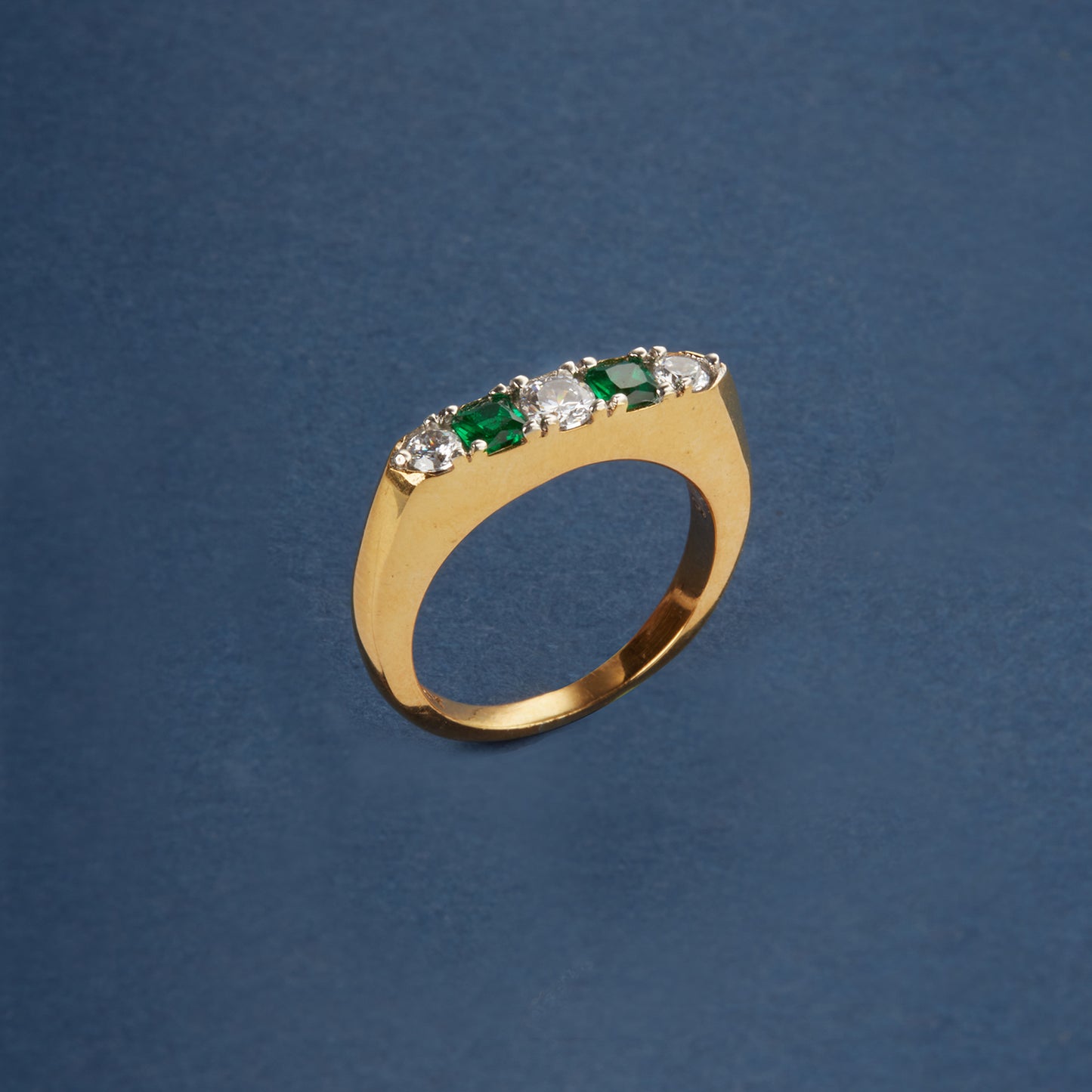 McAllistter – 22 Carat Gold Polished 925 Sterling Silver white and green diamond Ring.